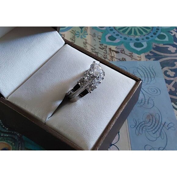 Gorgeous 4 Ct. Round Cut Sim Diamond Engagement/Wedding Ring Set Sz 8 - Picture 3 of 4